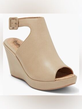 B.O.C. “Sophie” Wedge Super Comfy Sandals Nude